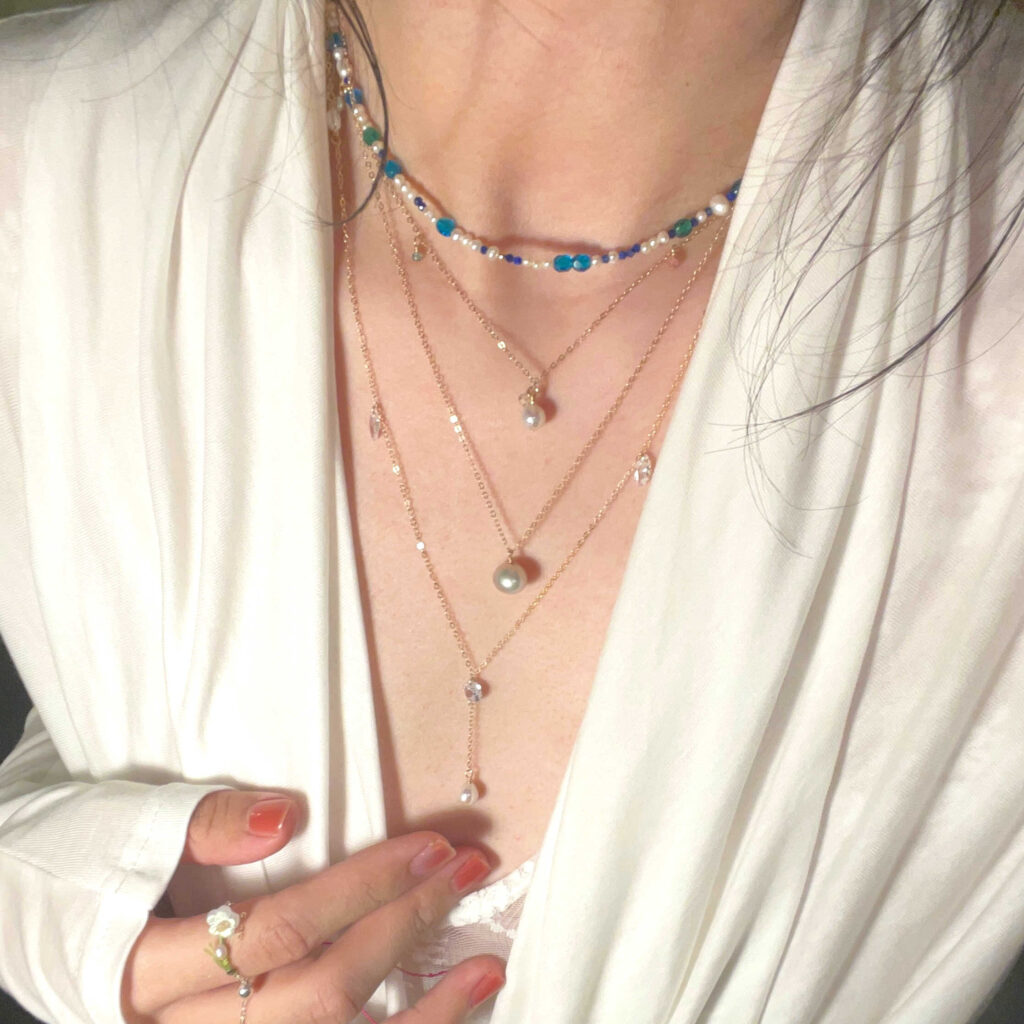 Layering Necklaces for Stunning Winter Street Style Jewelry